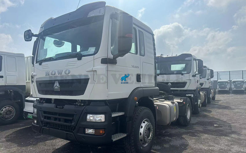 Un camion tracteur Sinotruk Howo 4x2 exp&eacute;di&eacute; au Nigeria